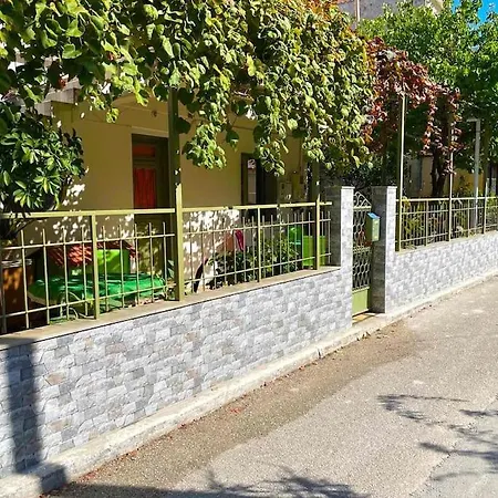 Simotas 4 Four Apartment *