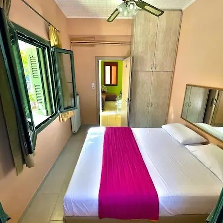 Simotas 4 Four Apartment Poros (Kefalonia)